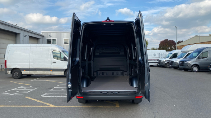 Mercedes-Benz Sprinter 315Cdi L2 Diesel Rwd 3.5t H2 Select Van - Image 12
